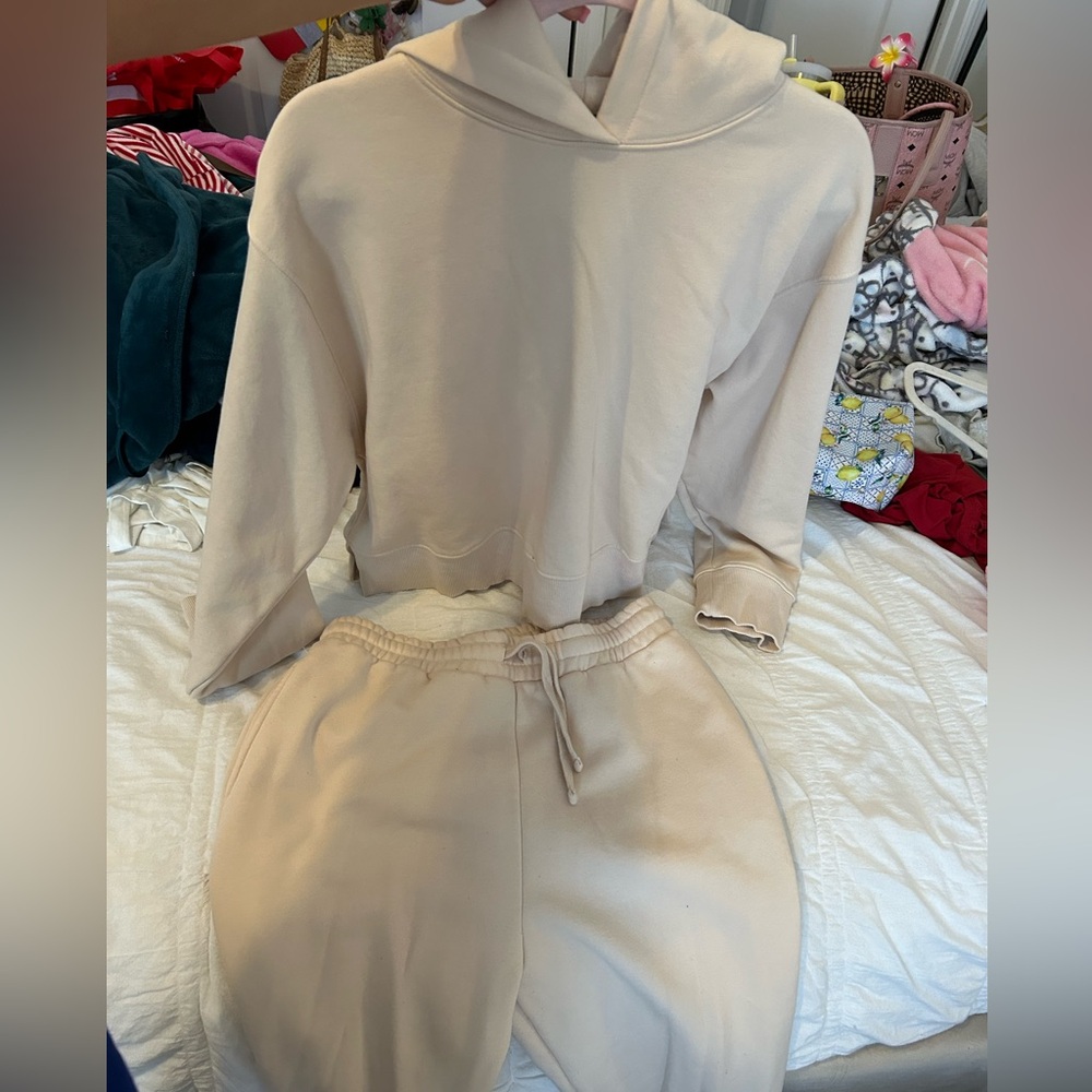 Cream Zara Sweatsuit🍦